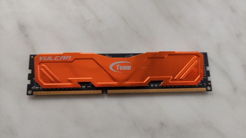 Оперативна пам'ять Team DDR3 4Gb Vulcan Orange 1600MHz
