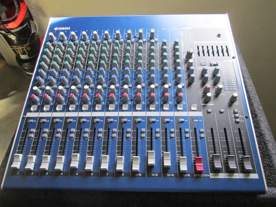 Mesa de mistura Yamaha.