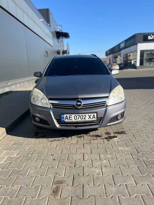 Опель астра на автоматі в рідній фарбі