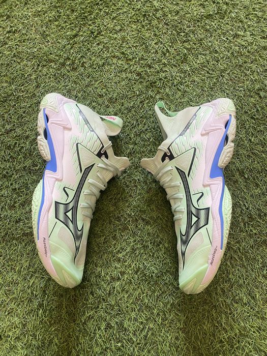 Волейбольні кросівки mizuno