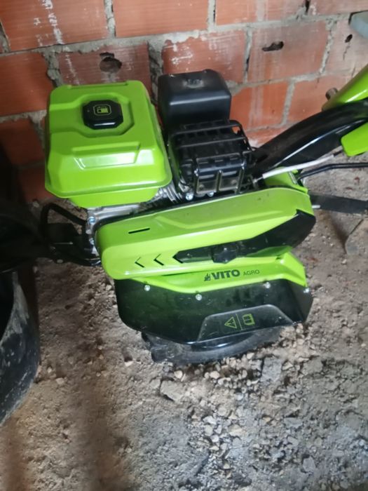 Trator novo com 3 anos de engantia