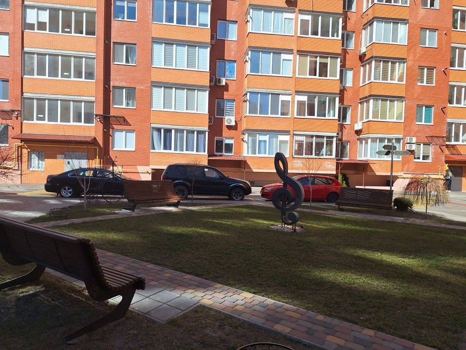 2ка, центр, Симфония 80кв. - 72000д. (і1