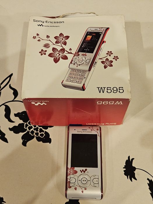 Sony Ericsson limited edition W595 Cosmopolitan Flower Edition