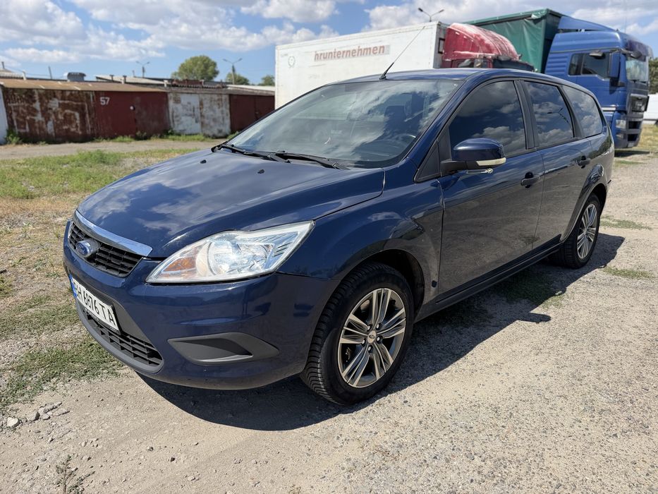 Продам Ford Focus 1.8  2010г