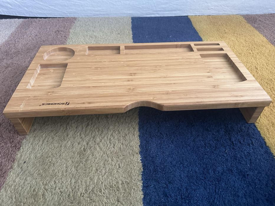 Tabuleiro para refeições ou trabalho em bambu.