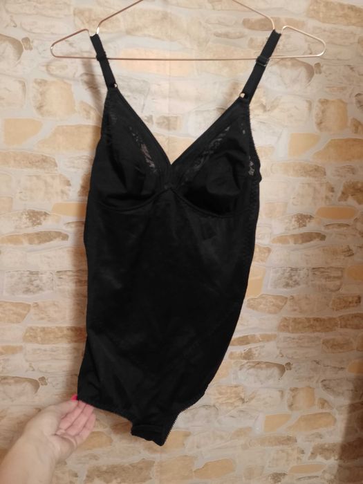 (85B) (38/M) Triumph/ Czarne Body modelujące z Londynu