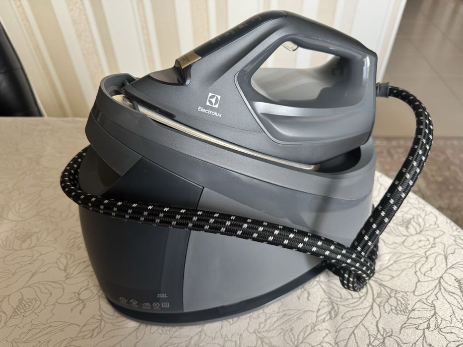 Утюг Electrolux паровая станция e8st1-xxxx