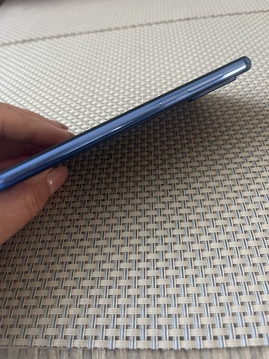 Телефон Xiaomi 9 SE