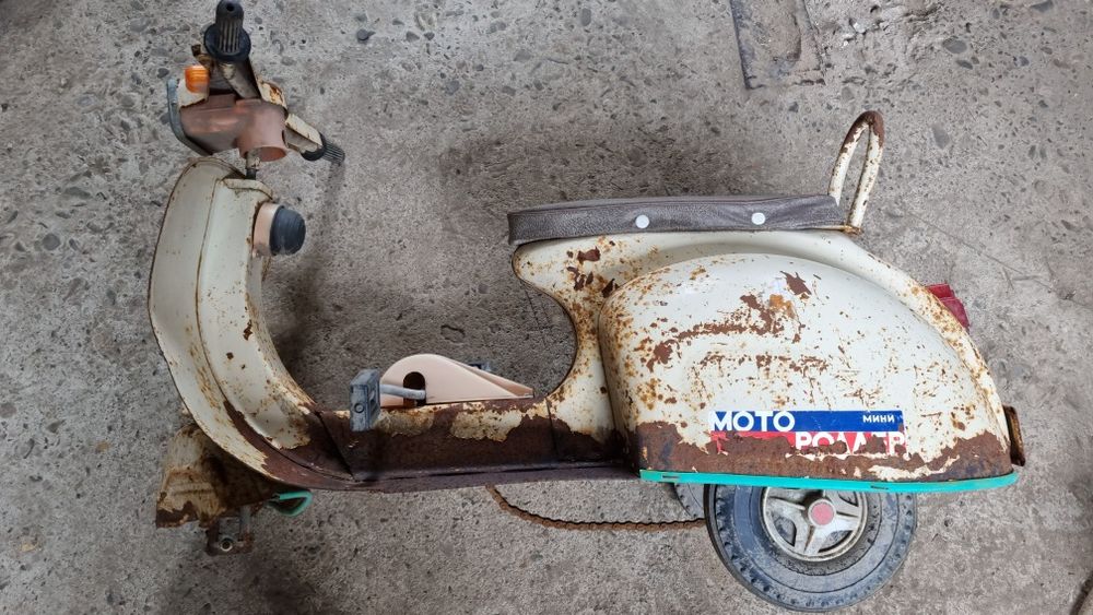 Дитячий педальний моторолер