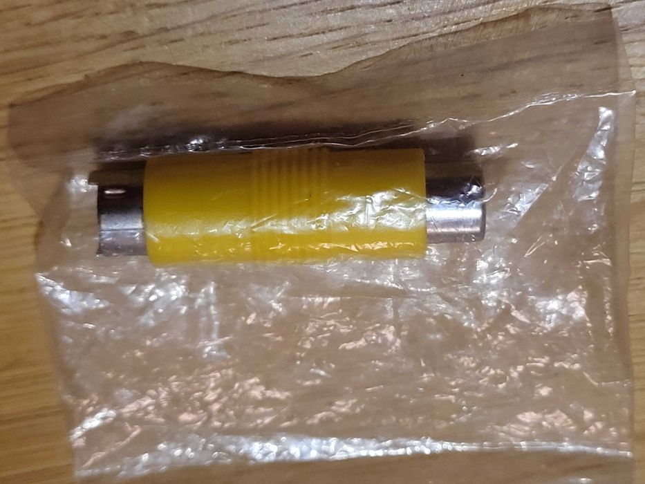 Adapter, przejściówka S-video 8 PIN / RCA (cinch)