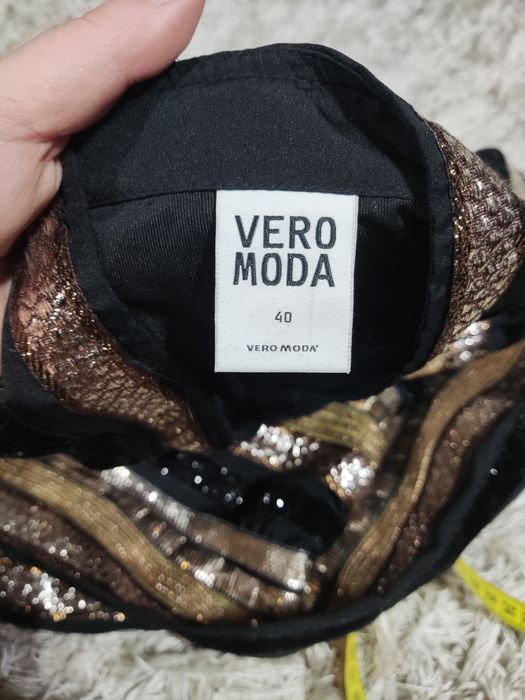 Spódnica w złote pasy Vero Moda