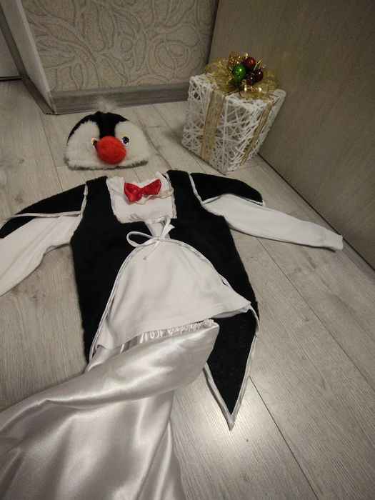 Здам на прокат костюм пінгвінчика та дитячу сукню