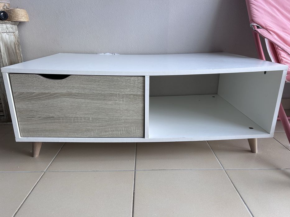 Móvel de TV Largo Branco com Gaveta, Estilo Moderno