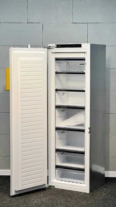 Вбудована морозильна камера Bosch GIN81HCE0