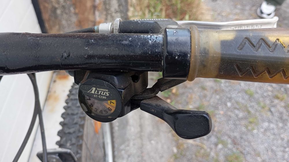 Bicicleta de Montanha 1994, em alumínio/magnésio, Shimano Altus.