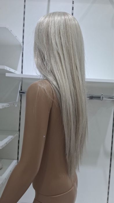 Manequim feminino juvenil corpo inteiro com cabelo – usado