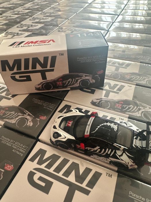 Mini GT Porsche 911 GT3 R AO Racing Skeleton 1143 kartonik