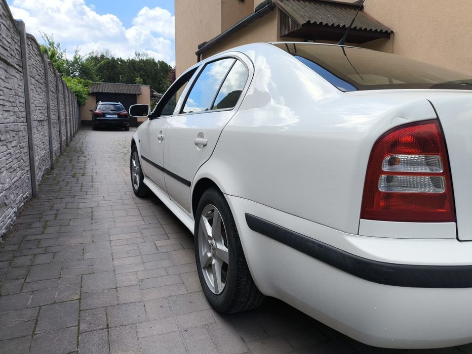 2008 rok octavia tour 1.6 ,219000 gaz/benz