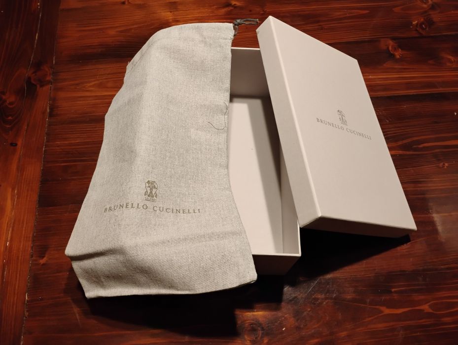 karton firmy brunello cucinelli