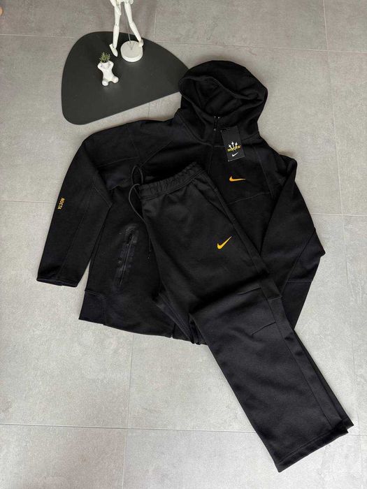 Czarny dres Nike Nocta