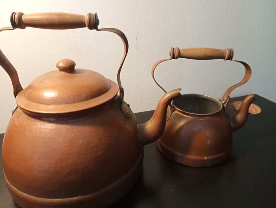Conjunto chaleiras em cobre com pega de madeira		
Vintage	Rustico