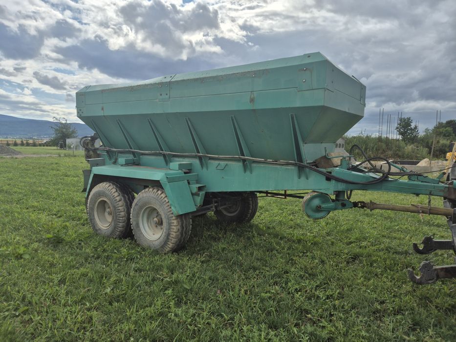 Rozsiewacz wapna Amazone 8 T, lepszy niż RCW
