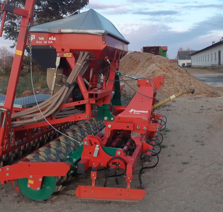 Agregat uprawowo siewny Kverneland Accord