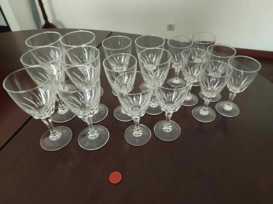 Conjunto de 18 (6+6+6) copos de pé em vidro Estilo Clássico (Funchal)