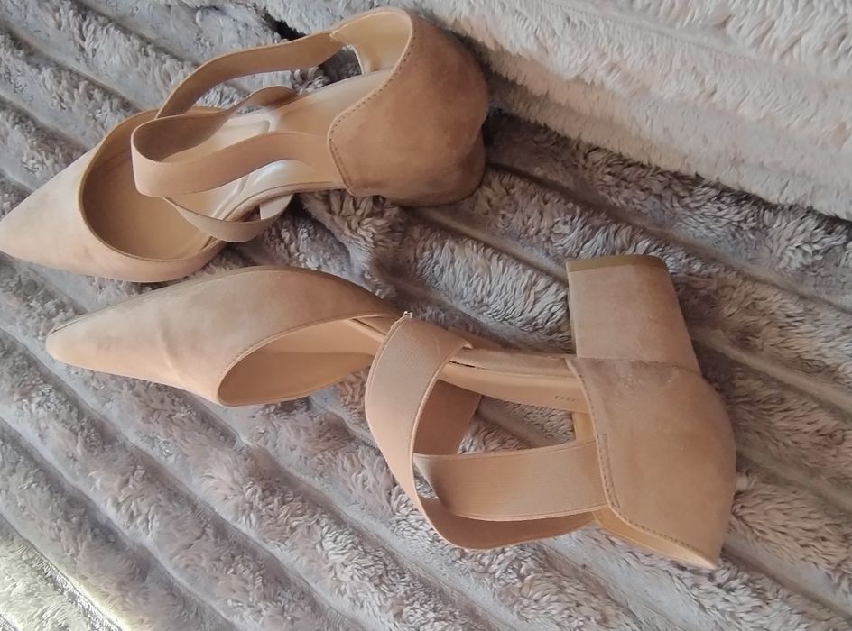 Zamszowe Sandały na słupku 41