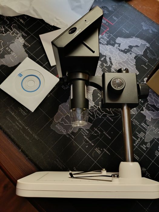 Электронный микроскоп на аккумуляторе