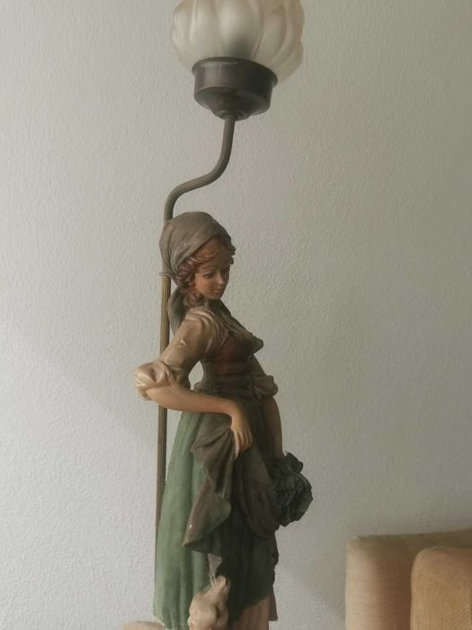 candeeiro estatua