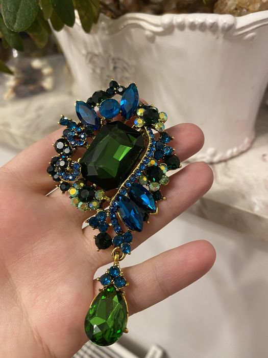 Duża cyrkoniewa broszka zielona