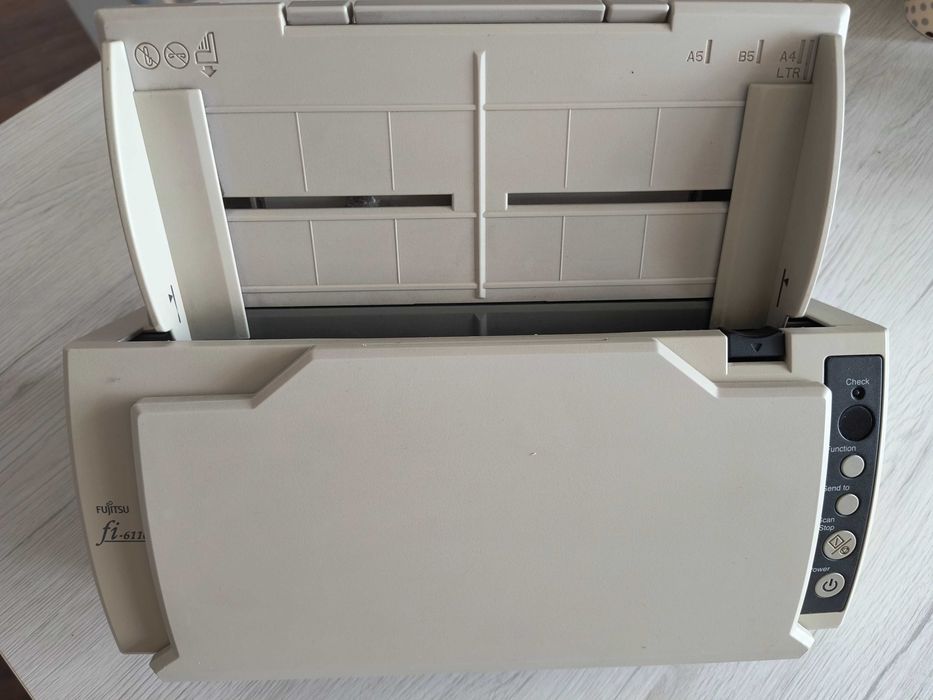 Сканер профессійний Fujitsu fi-6110