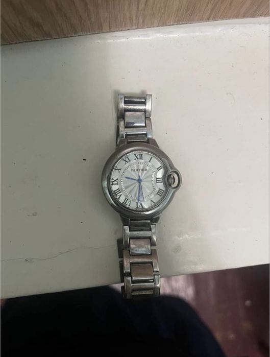 Cartier годинник на руку