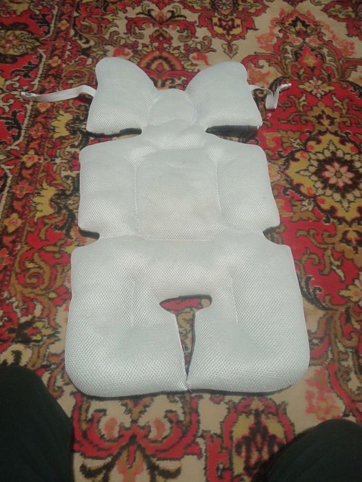 Детская коляска с подарком.