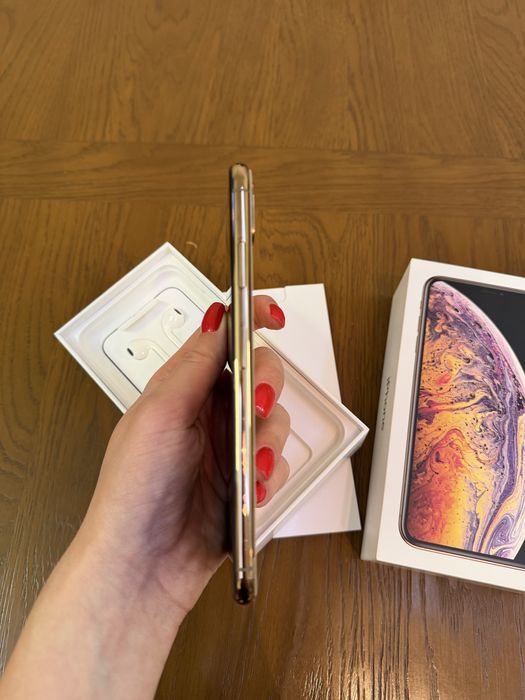 Продам iPhone XS max