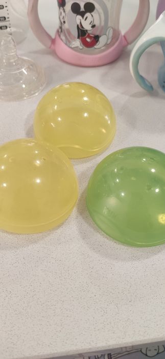 Dou a quem precise biberões, tetinas, porta chuchas