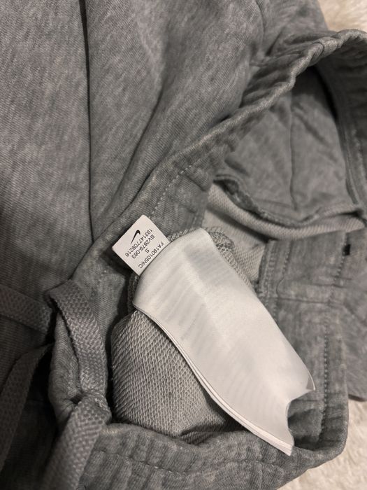 Szare spodnie dresowe Nike