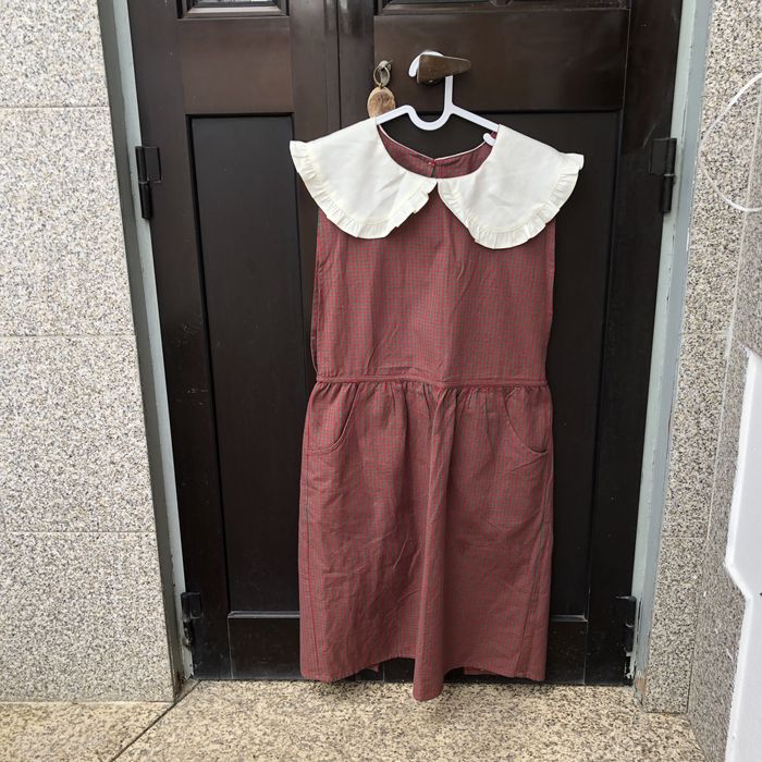 Estilo bata para uso em casa. Estado Novo ver etiqueta numa das fotos