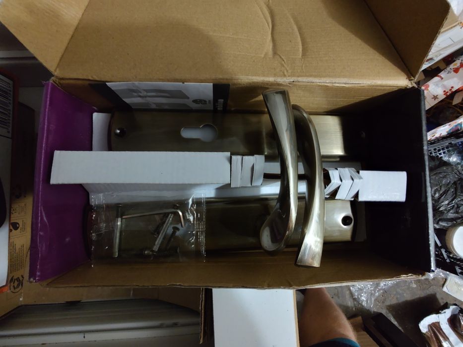 Klamkim do drzwi wewnętrznych srebna i szara