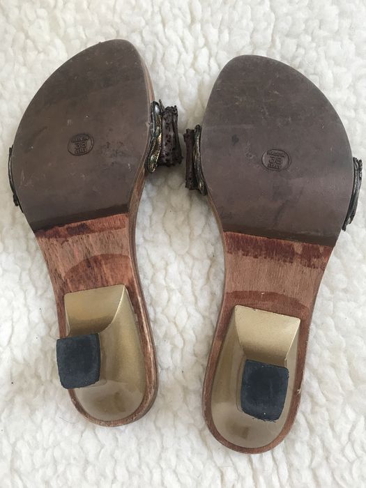 Drewniane brązowe eleganckie klapki na średnim obcasie vintage Venezia