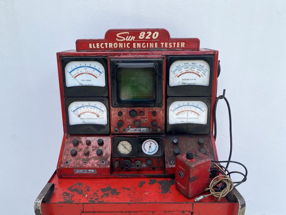 Máquina de diagnóstico de motores Sun 820 Electronic Engine Tester antiga 1950s automobilia