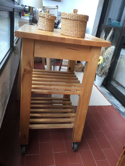 Movel em pinho tratado Ikea