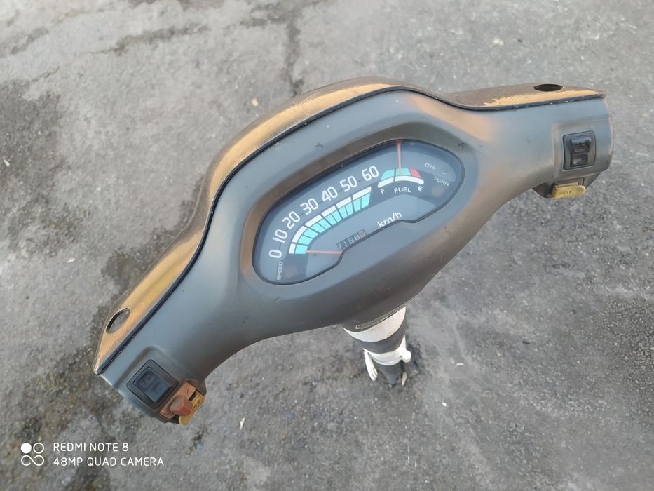 Продам голова,фара ,спидометр Хонда такт 16