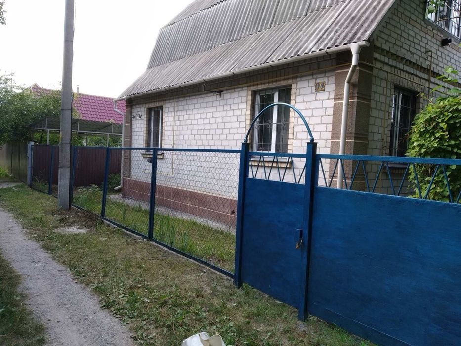 Продаж будинку з ділянкою і газовим опаленням