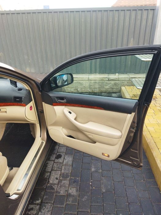 Toyota avensis 2.2 дизель