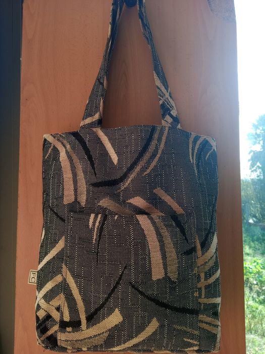 Sacos de alça em tecido de boa qualidade.