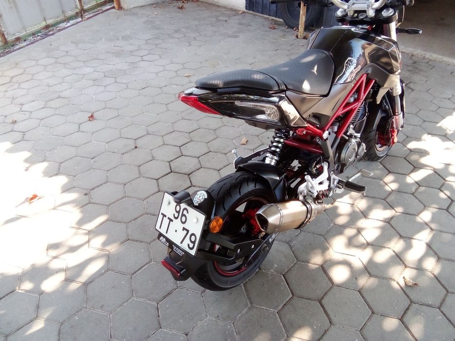 Para venda Benelli TNT 125  de 2017 com nove mil km  como nova conforme fotos ou troco por scooter