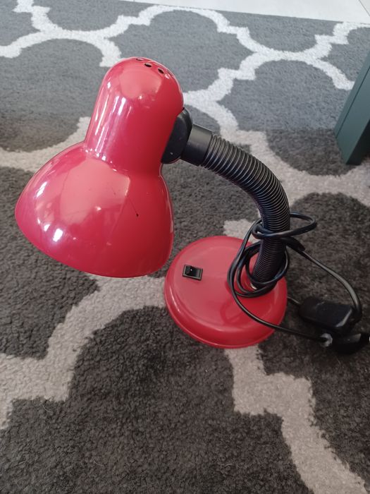 Lampka na biurko czerwona