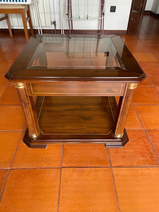 Mesa de apoio de vidro
